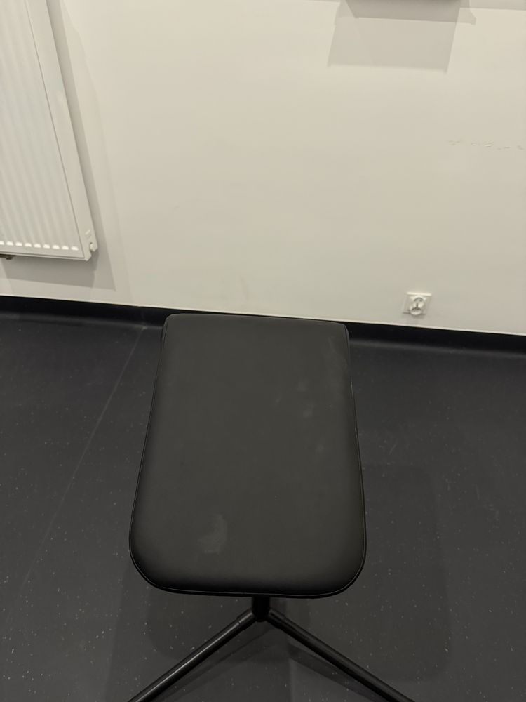 Regulowany podłokietnik do tatuażu