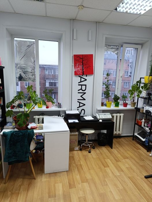 Здам частину кабінету в оренду! Світло постійно!