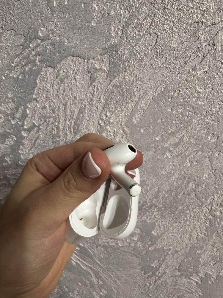 Оригінальні AirPods 3 — лівий навушник + кейс (Еірподс)