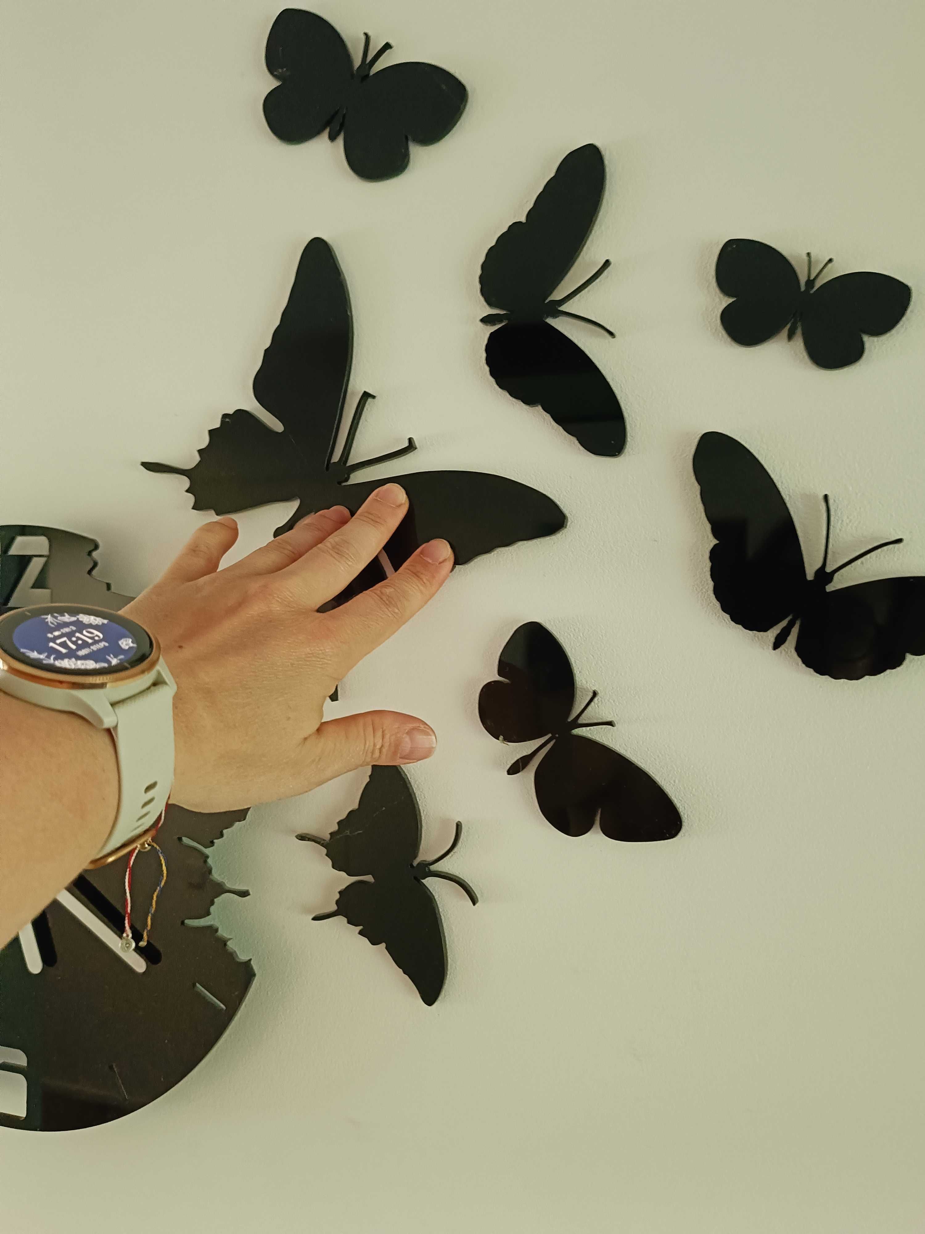 Zegar ścienny z motylkami