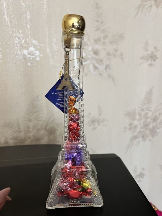 Эйфелева башня. Стеклянная статуэтка Эйфелева башня. Графин.