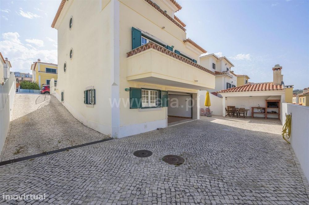 Moradia V3 a 2 minutos da praia de Ribeira d'Ilhas