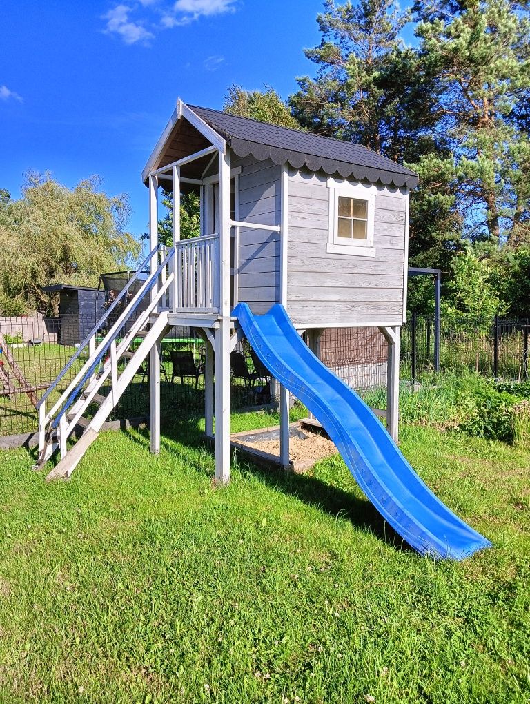 Drewniany domek ogrodowy 1,6×1,5 m, 1,9 m wys. + zjeżdżalnia i piaskow