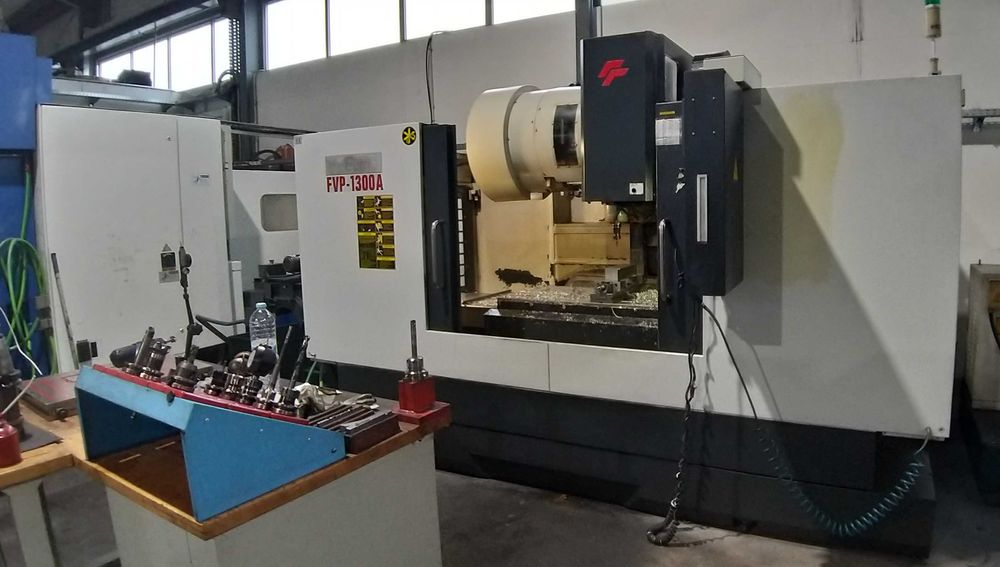 Centro de Maquinação CNC FEELER FVP 1300A + CARRO DE LIMALHAS +CHILLER