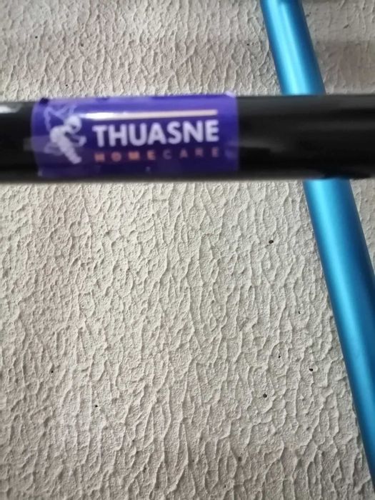 Andarilho articulado regulável em altura / Height-adjustable walker