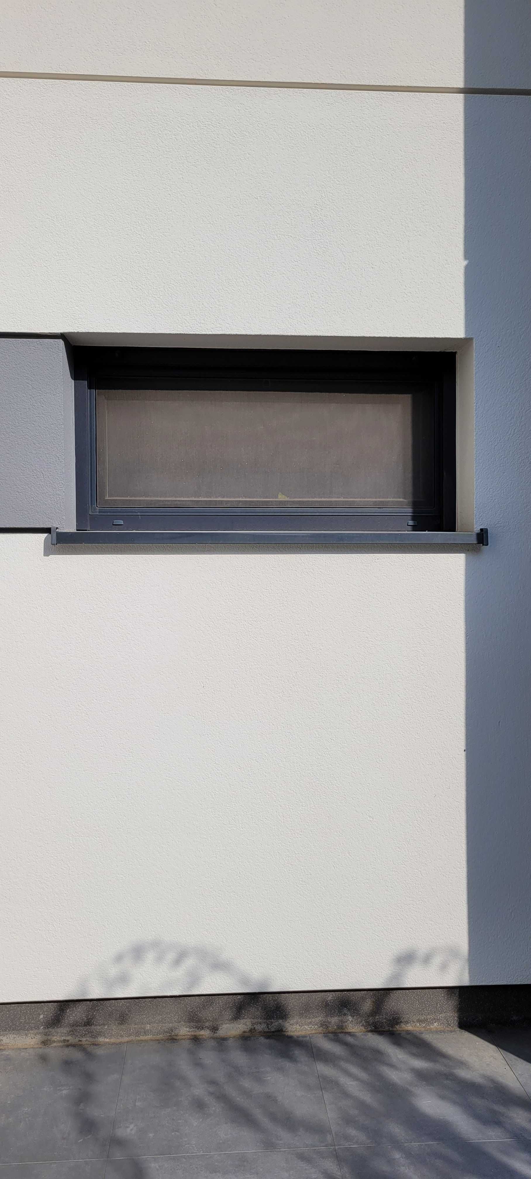 Okno z moskitierą 135cm×65 cm