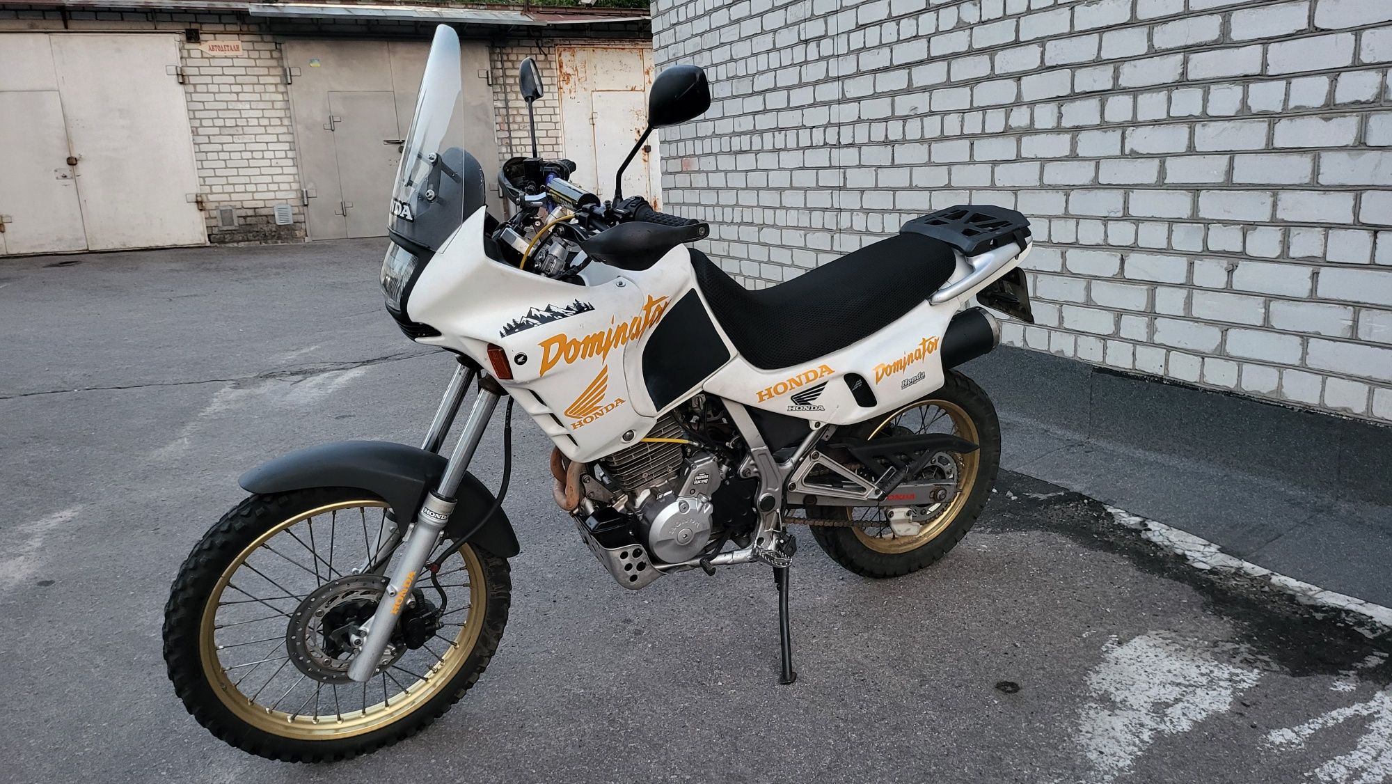 Honda NX650 Dominator
