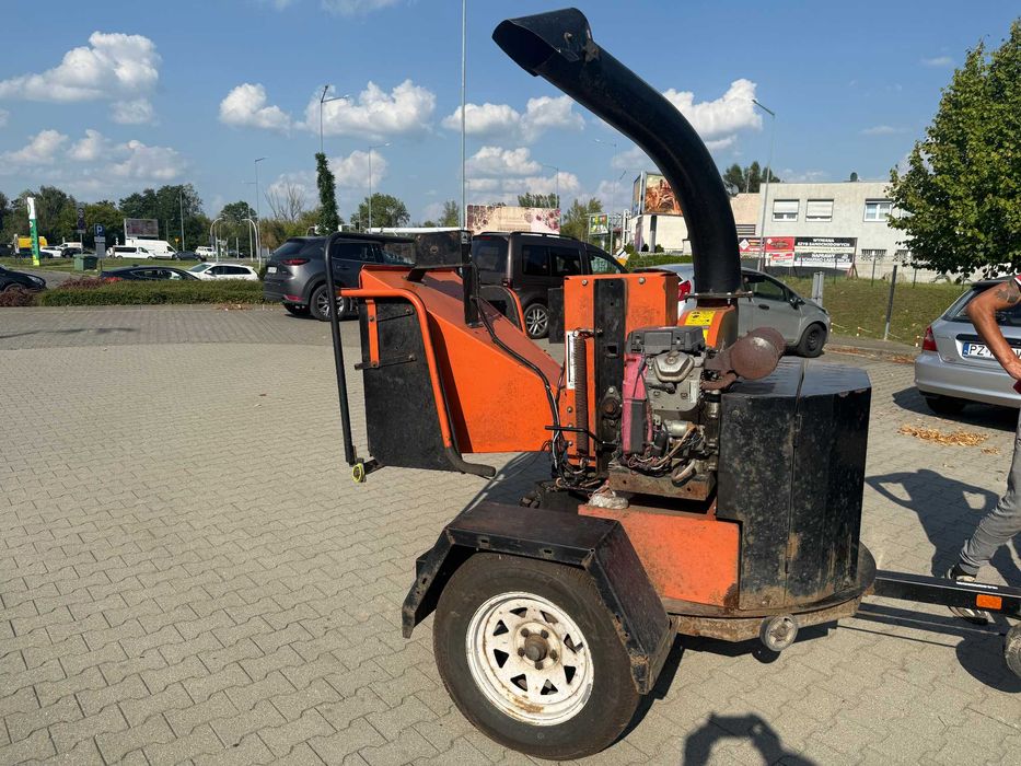 Rębak do mielenia gałęzi i konarów do średnicy 20 cm  BEAR CAT-CH8670H