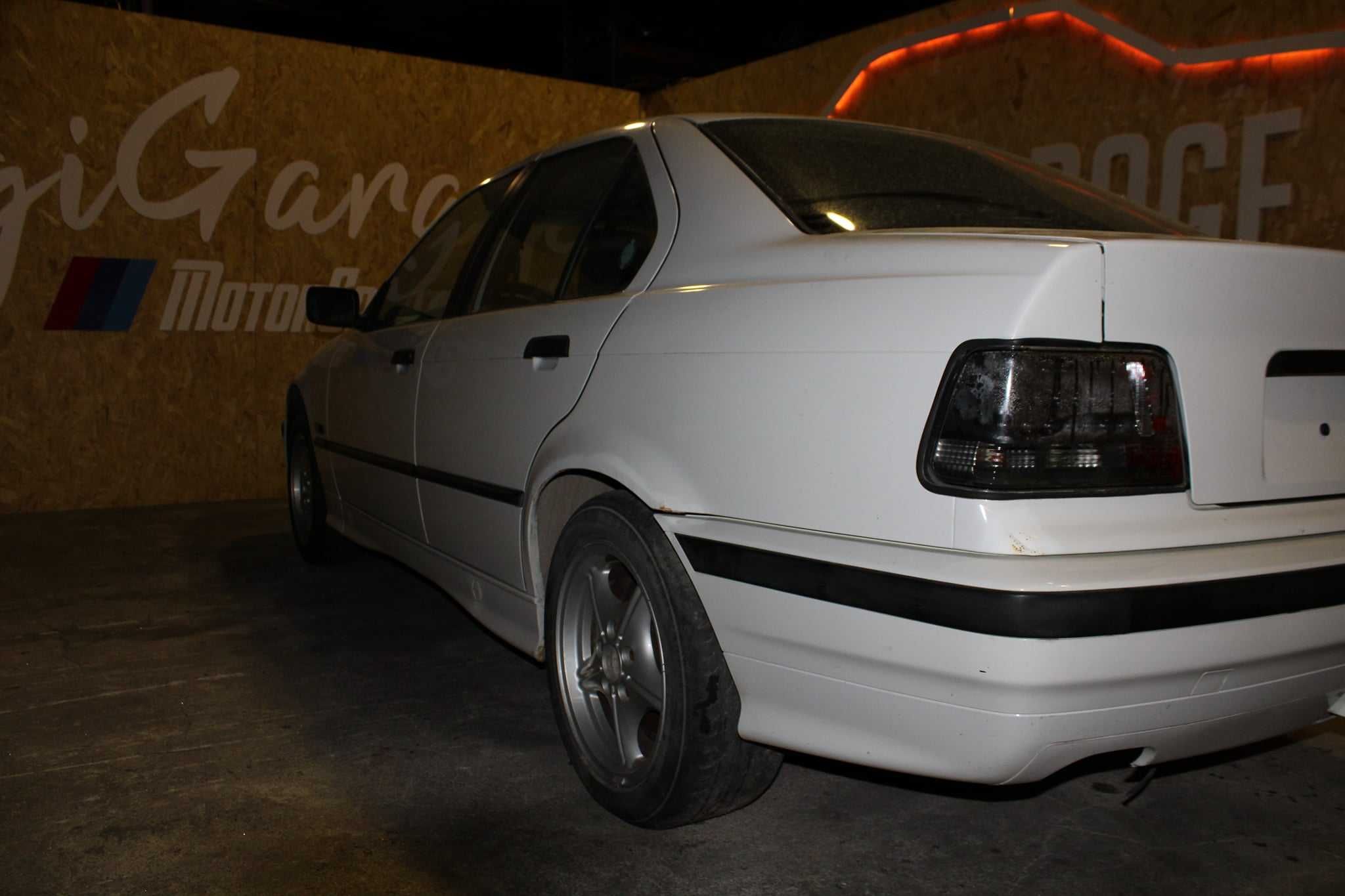 BMW E36, 328i_ Para Peças