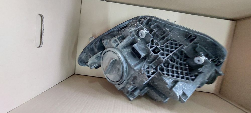 Ótica direita bmw F20