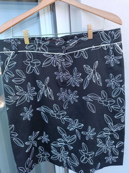 Saia Florida Preta e Branca