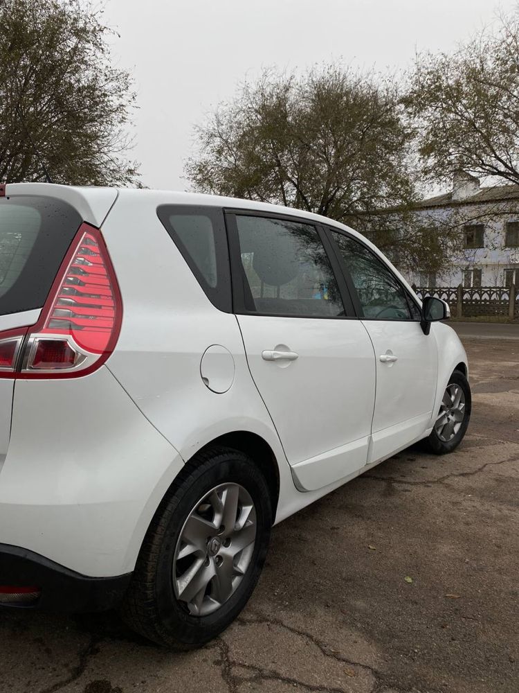 Renault Scenik в рідній фарбі