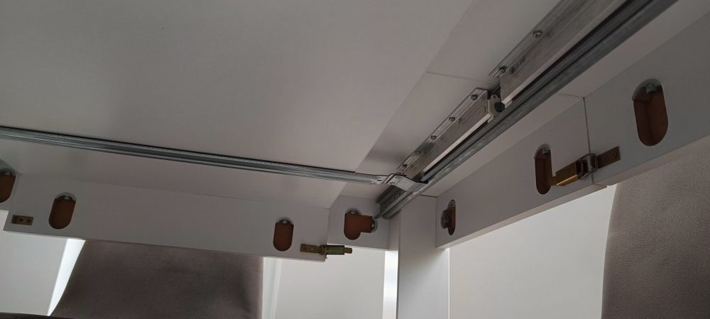 Stół biały rozkładany