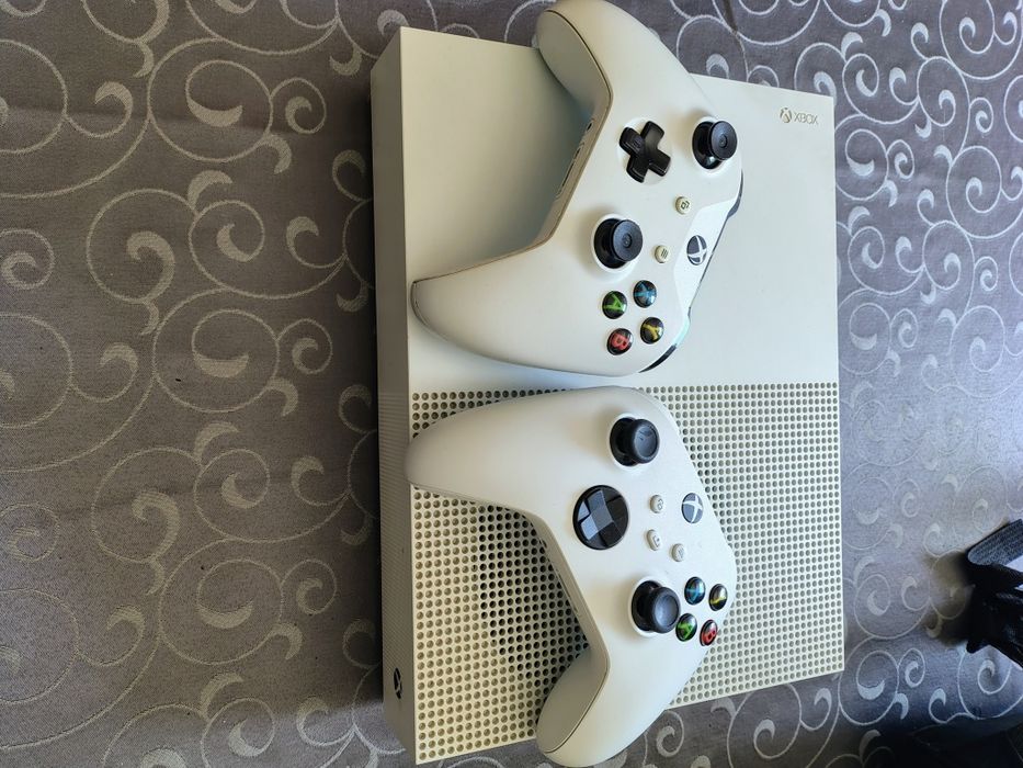 Vendo/troco/retomo Xbox One s 1T