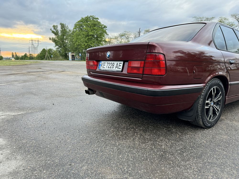 Продам BMW E34 520i