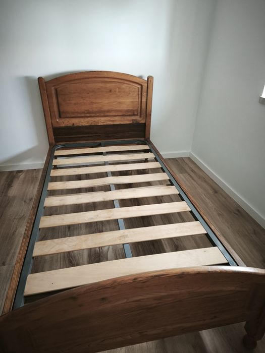 Camas individuais com estrado