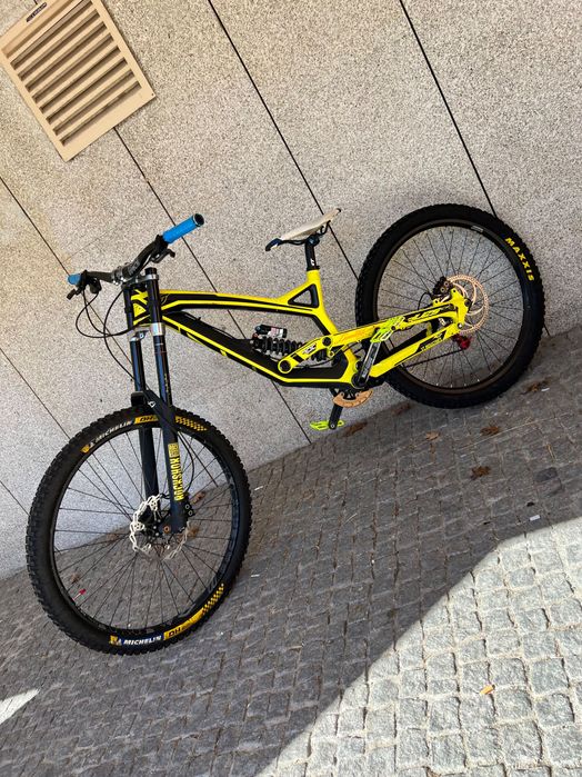 Yt tues Carbon Downhill