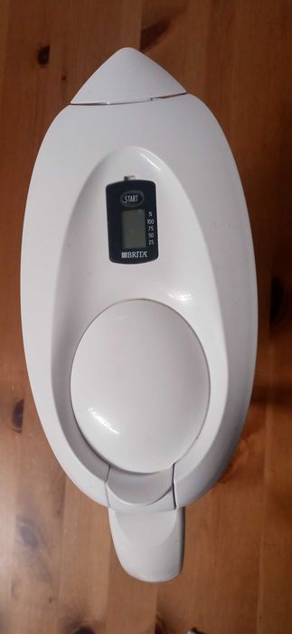 Czajnik dzbaneknfiltrujący wodę Brita