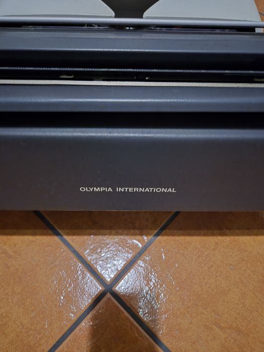 Máquina escrever Olympia