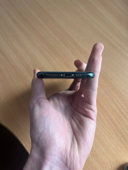 Apple iphone 11 pro 64GB Midnight Green.