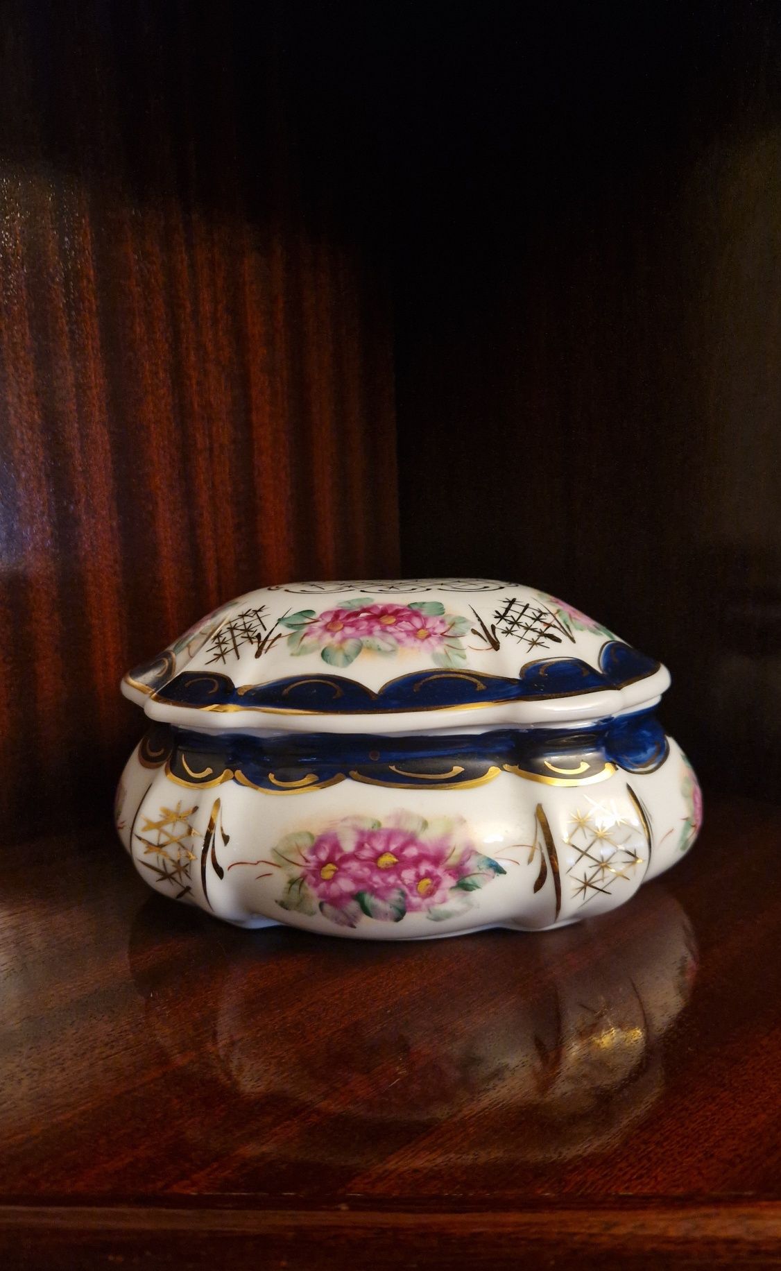 Peça decorativa pintada a mão