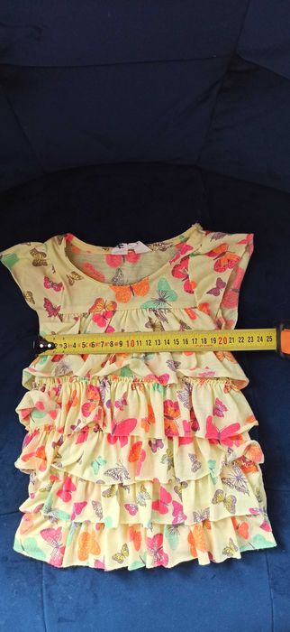 Urocza sukienka w motylki H&M 62