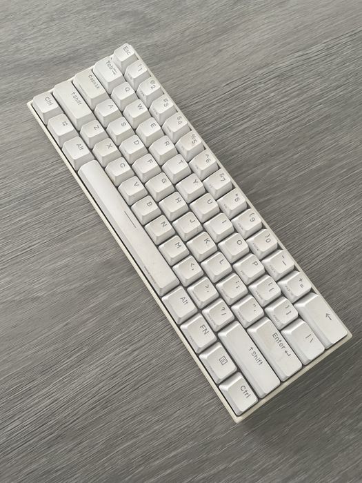Teclado Mecânico Compacto 60% – Branco