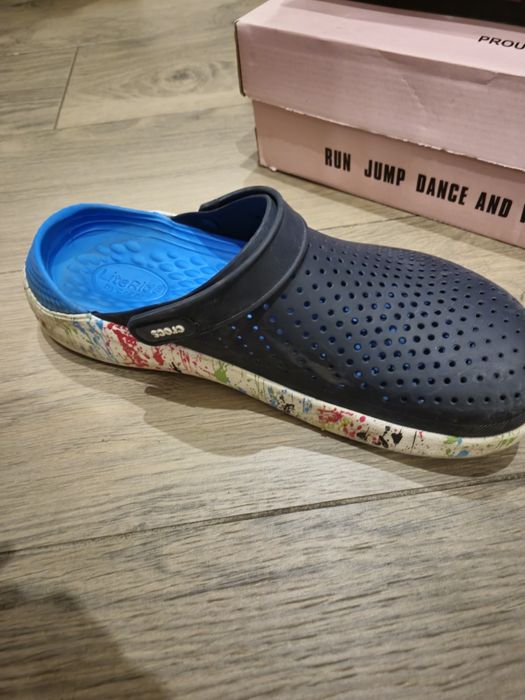 Продам Crocs m9 w11