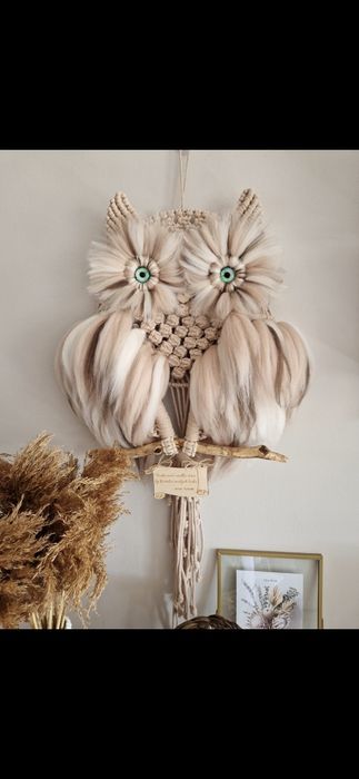 Beżowa sowa hand made makrama na prezent do salonu sypialni