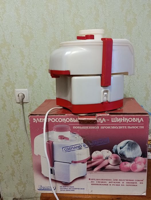 Електросоковижималка-шинковка.