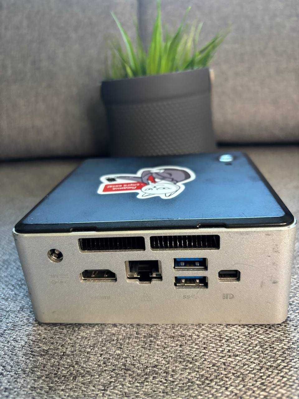 Міні пк NUC NUC6i3SYH