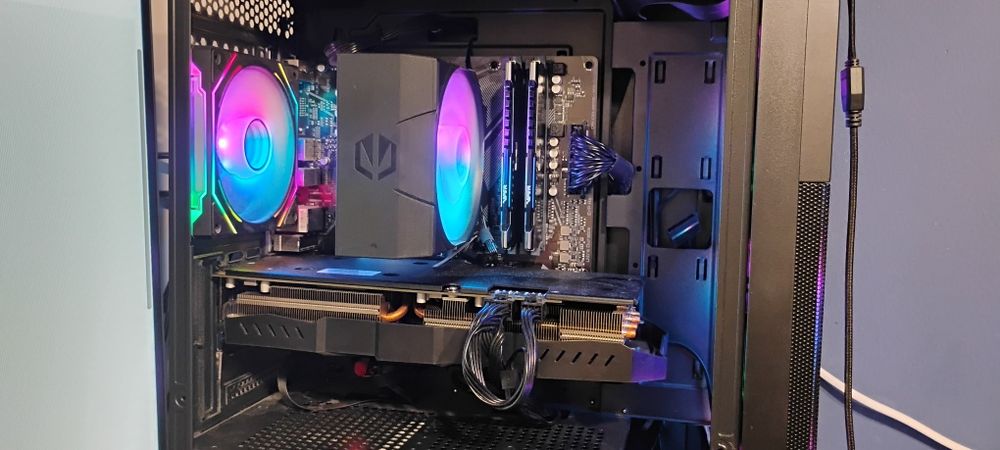 Komputer gamingowy Ryzen 5 5600 + RX 5700 XT + 32GB RAM + SSD 1.5TB