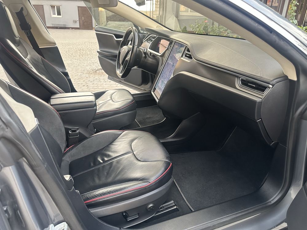 Tesla Model S P85