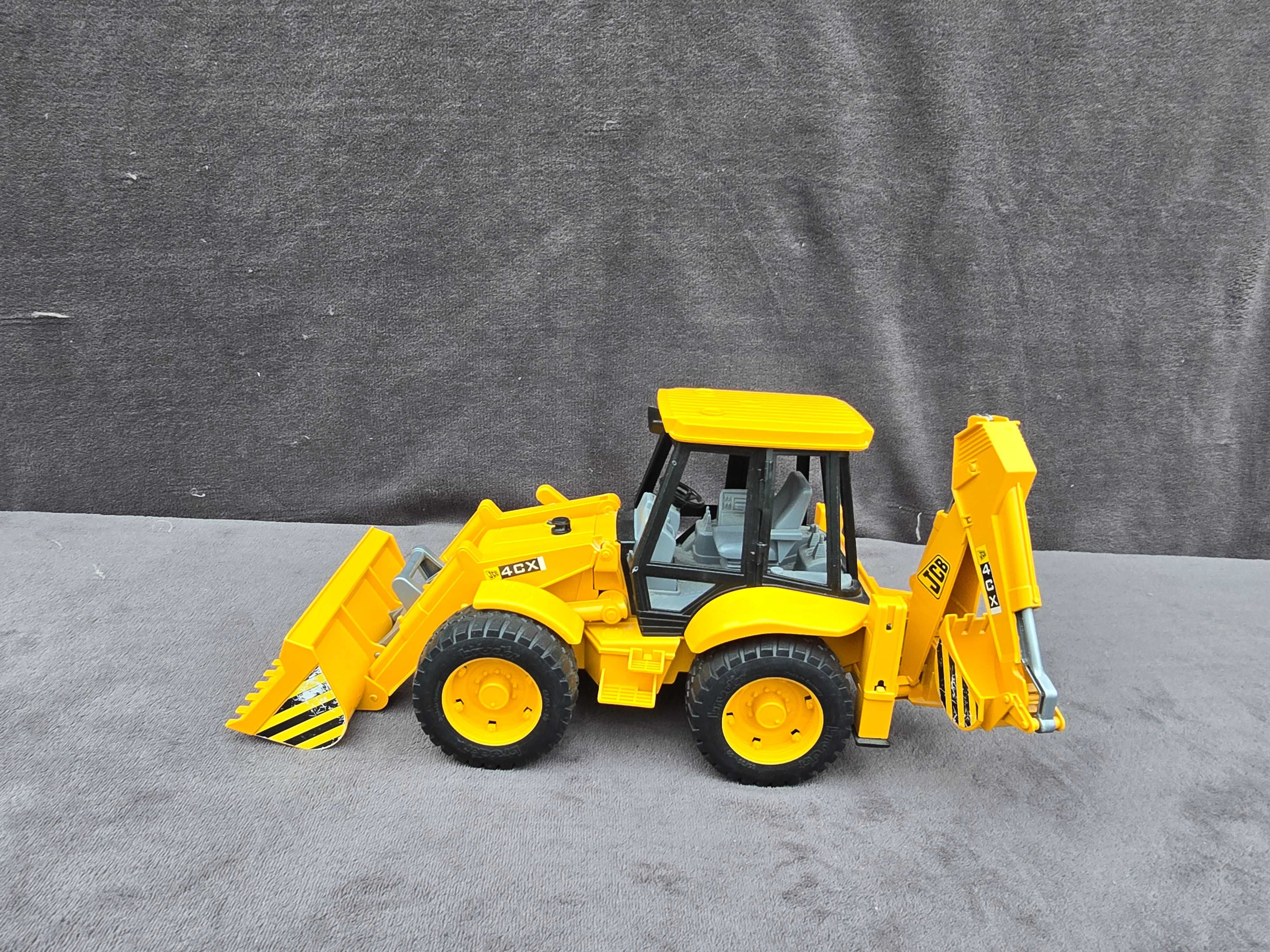 Bruder Koparko-ładowarka JCB 4CX
