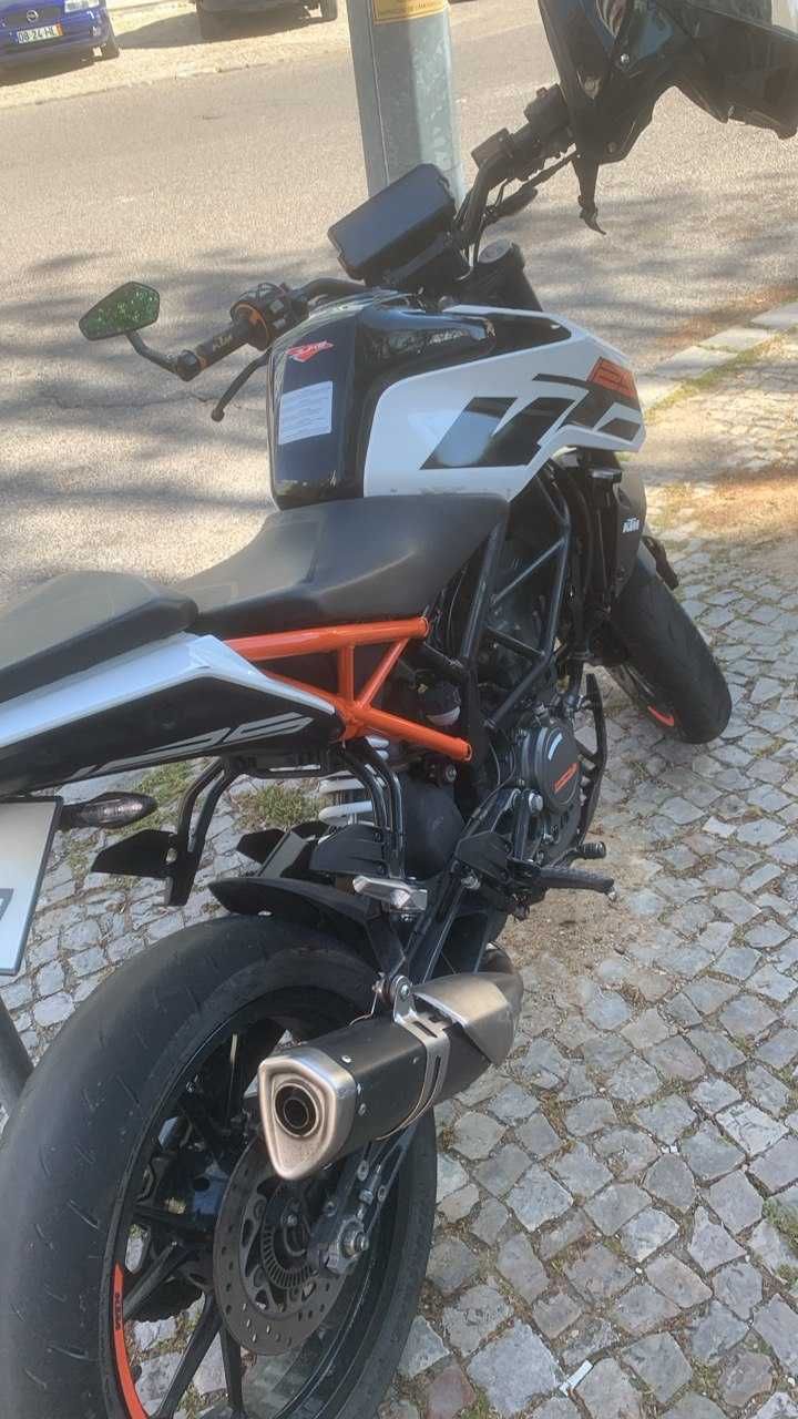 Vende-se KTM Duke 125, ano 2017