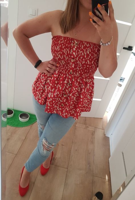 Bluzka top w kwiatki czerwona odkryte ramiona