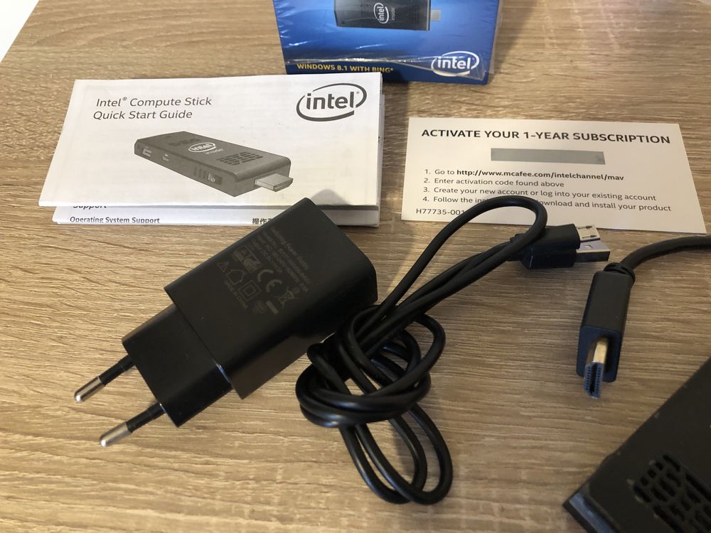 Komputer INTEL Compute Stick STCK1A32WFC