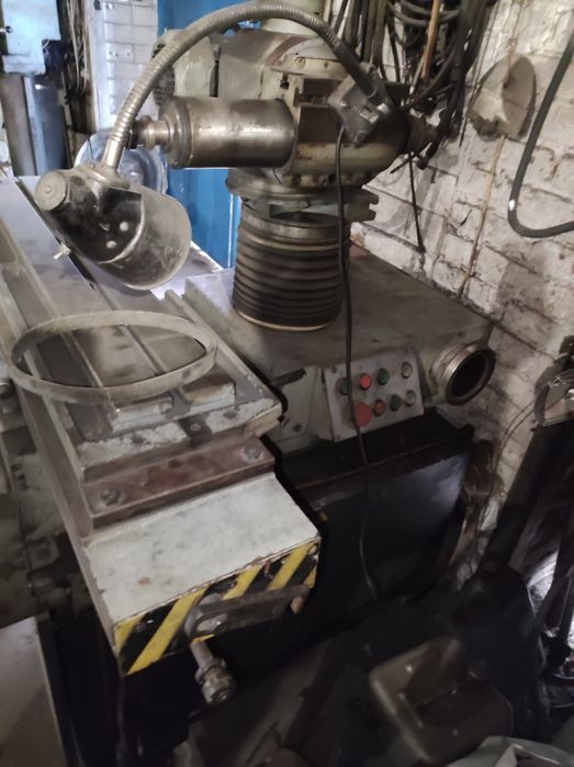 Універсально-заточний верстат