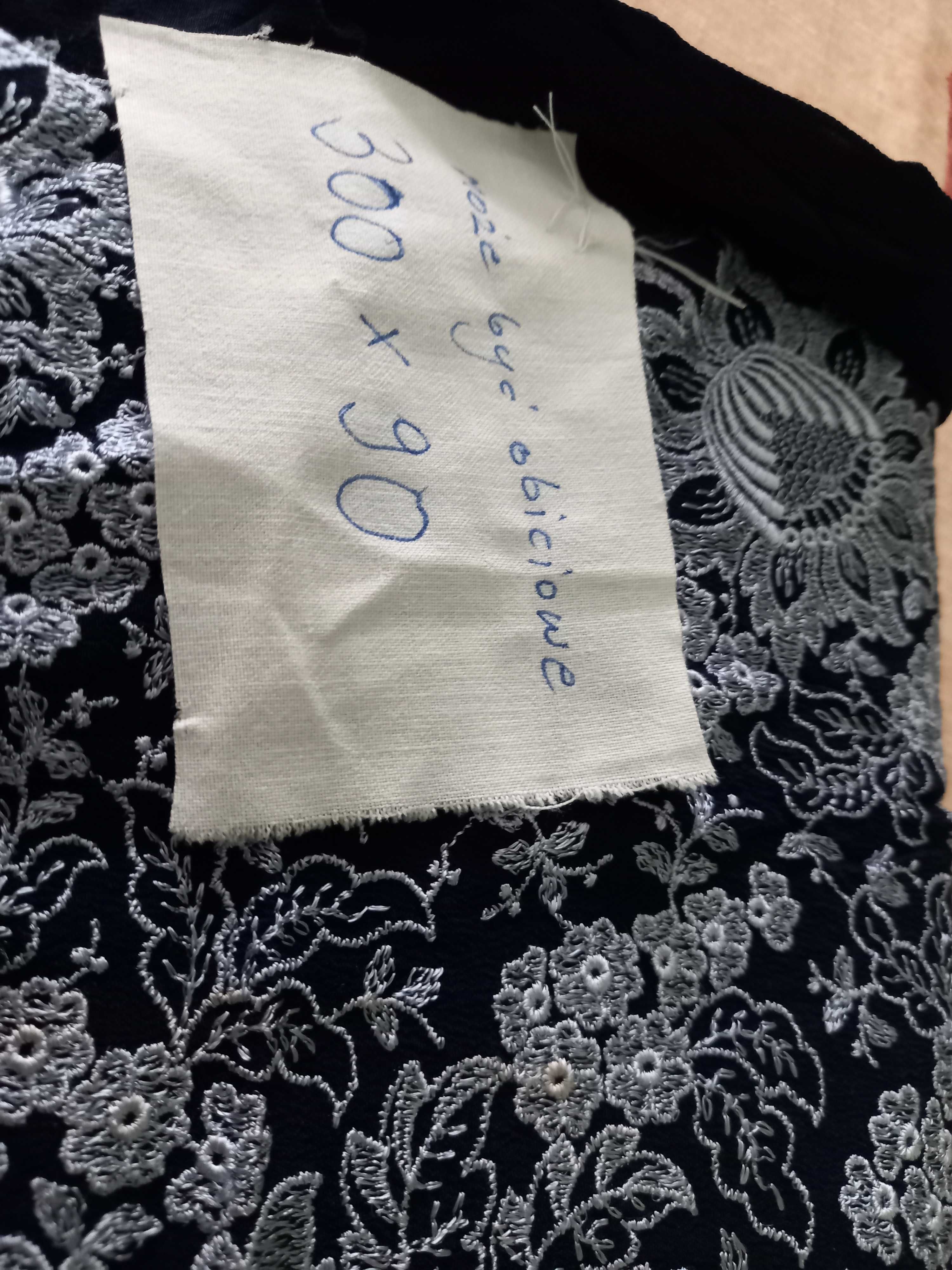 Materiał  (może być obiciowy ) i nie tylko.