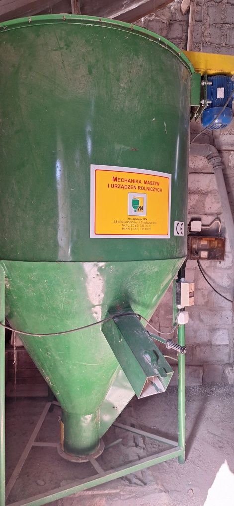 Mieszalnik pasz Mrol i śrutownik ssąco tłoczący ley 7,5 kw