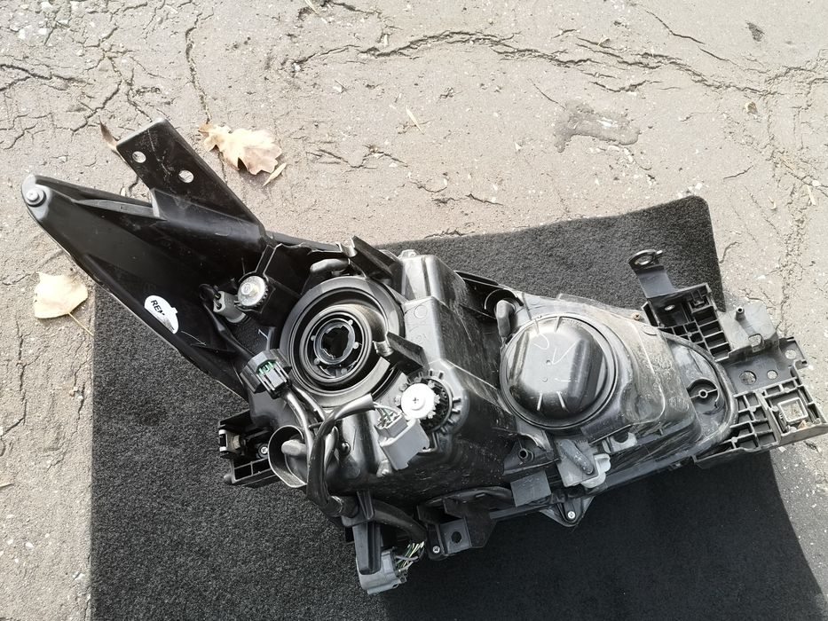 Lampa soczewka bixsenon lewy przód mazda 3 BM