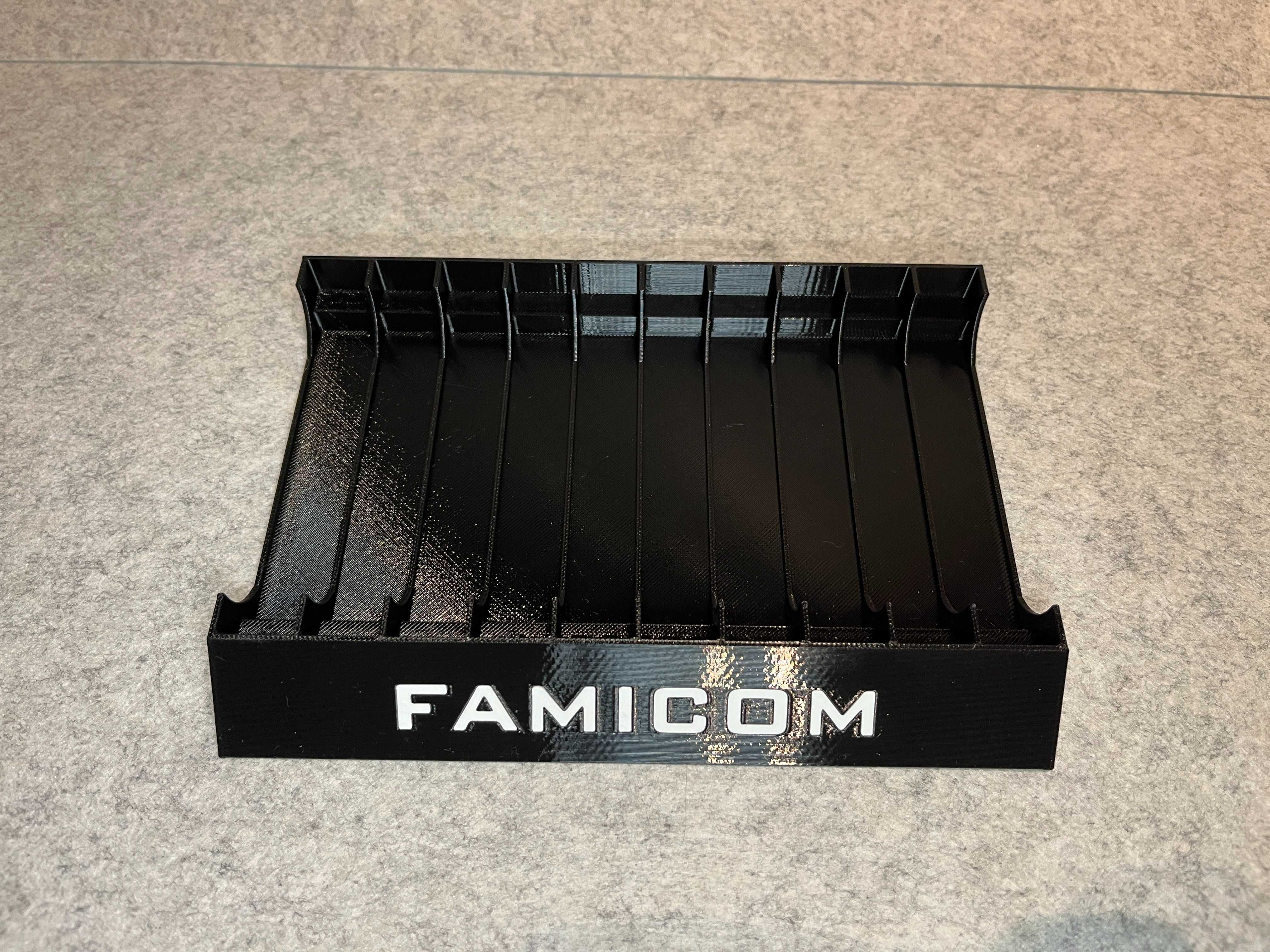 Stojak podstawka na gry do konsoli Famicom (NES)