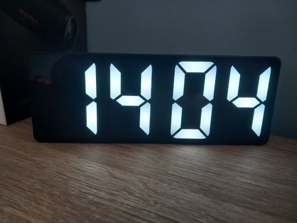 Nowy zegar cyfrowy LED GH0712L. duży wyświetlacz, automatyczne ściemni