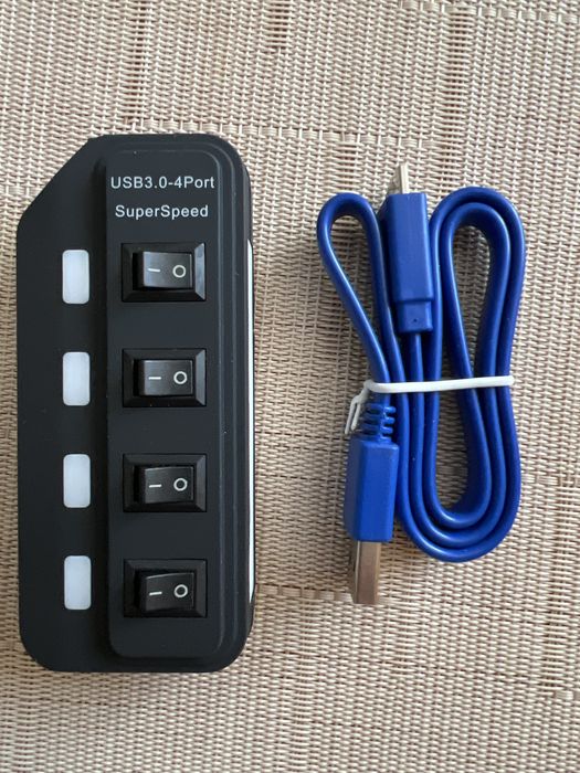 Хаб USB 3.0 с четырьмя портами с подсветкой и выключателями, Black