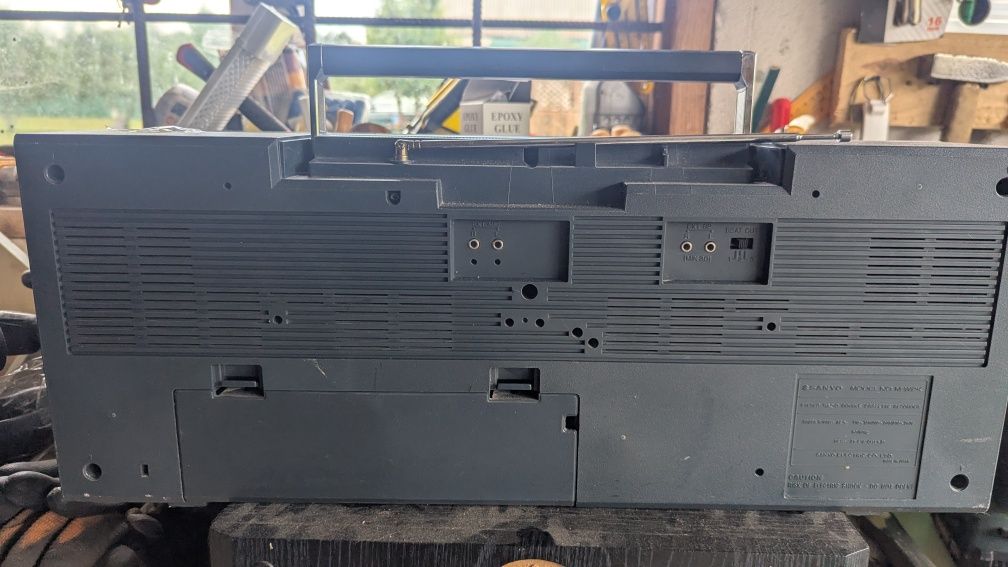 Вінтажна японська магнітола бумбокс Sanyo M-W2K.