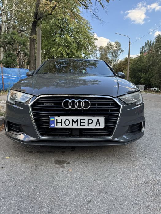 Невидимая рамка для номера Audi A3 | Подиум на решётку без сверления