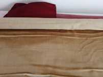 peça de veludo dourado