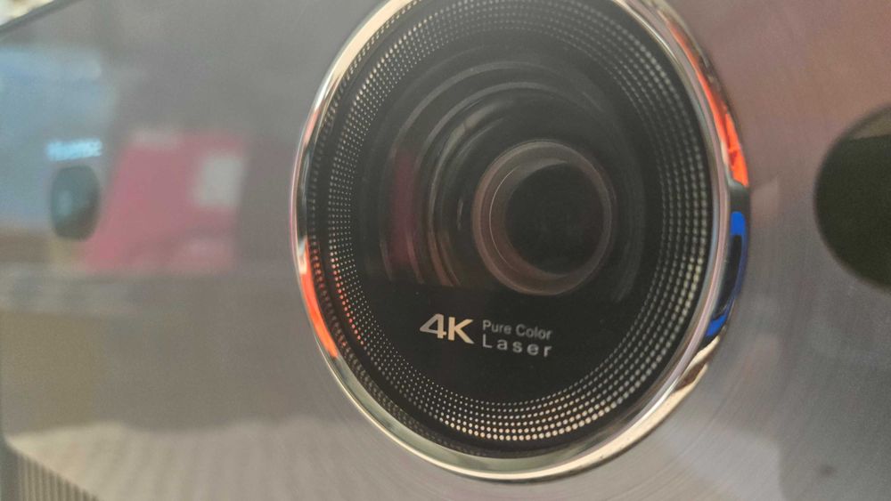 Projektor Hisense C1 - idealny stan ( na gwarncji )