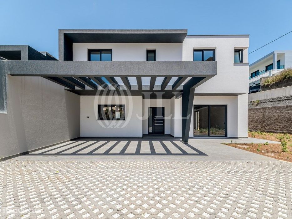 Moradia geminada T3 com em São Roque, Funchal