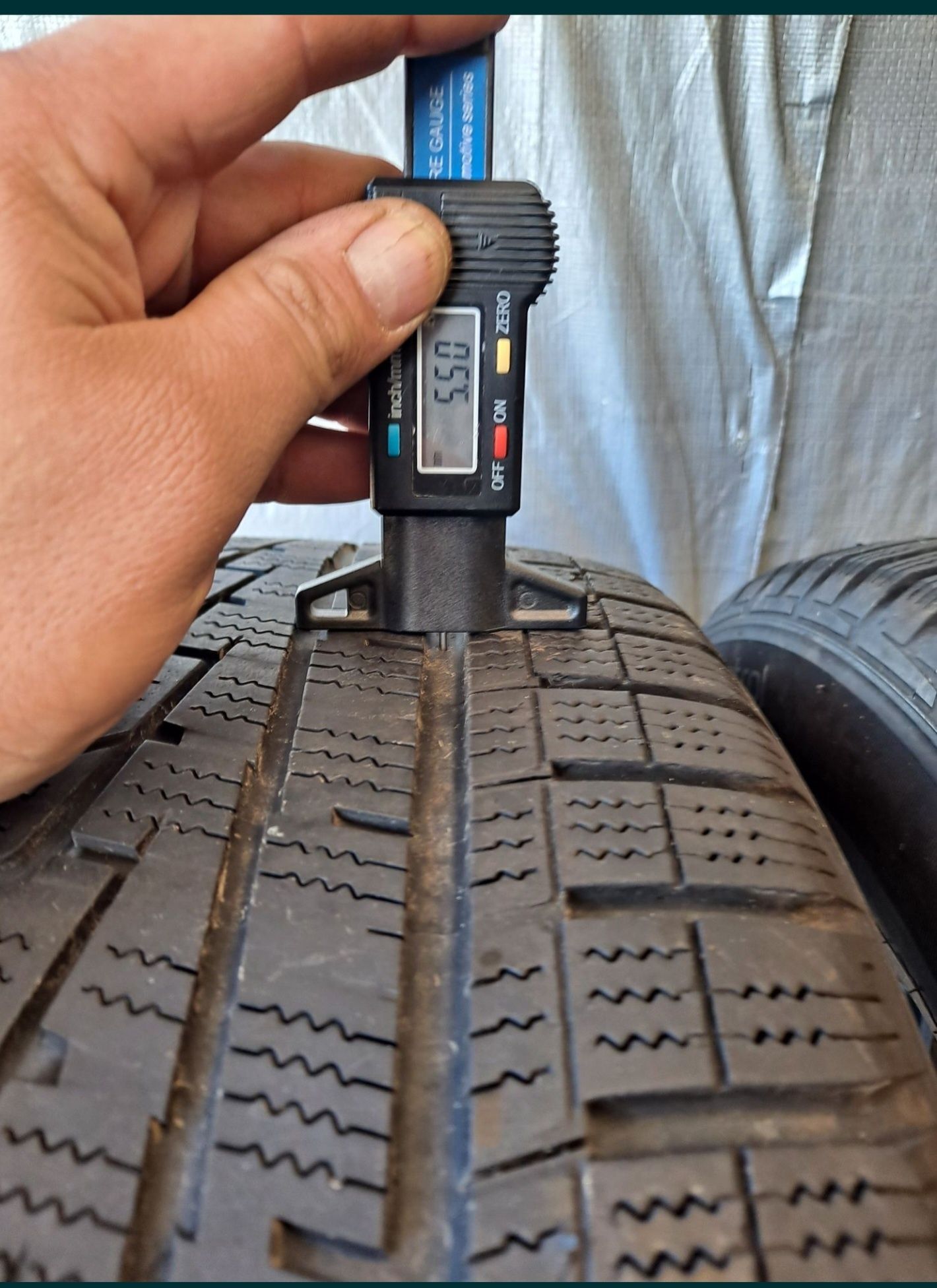 Opony zimowe 215/60/17 Hankook Para